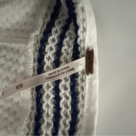 Free People Ivory Blouse with Navy Embroidery Size Medium - Picture 6 of 9